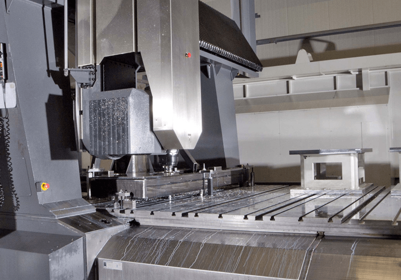 Großteilebearbeitung von Stahlteilen mit der computergesteuerten CNC Fräse